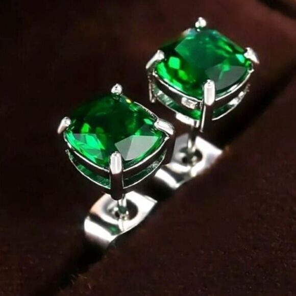 Green Natural Zircon Stud Push Back Earrings on 925 Sterling Silver - Picture 12 of 12